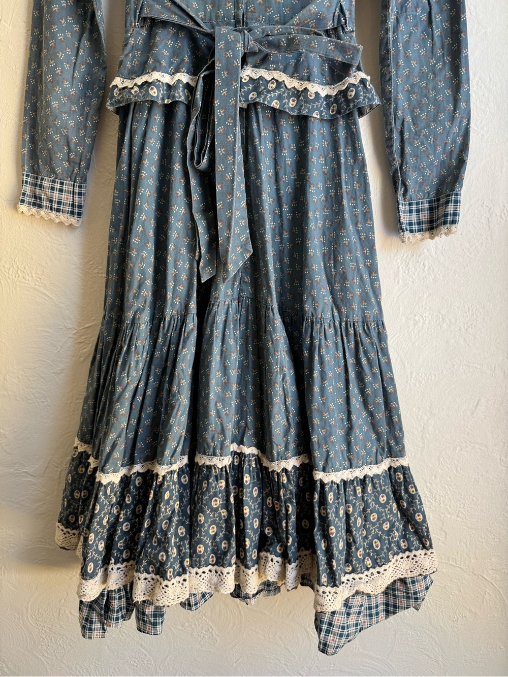 Vintage 1970s Gunne Sax Light Blue Floral Print Peplum Bodice Midi Dress Size 7 - Picture 8 of 10